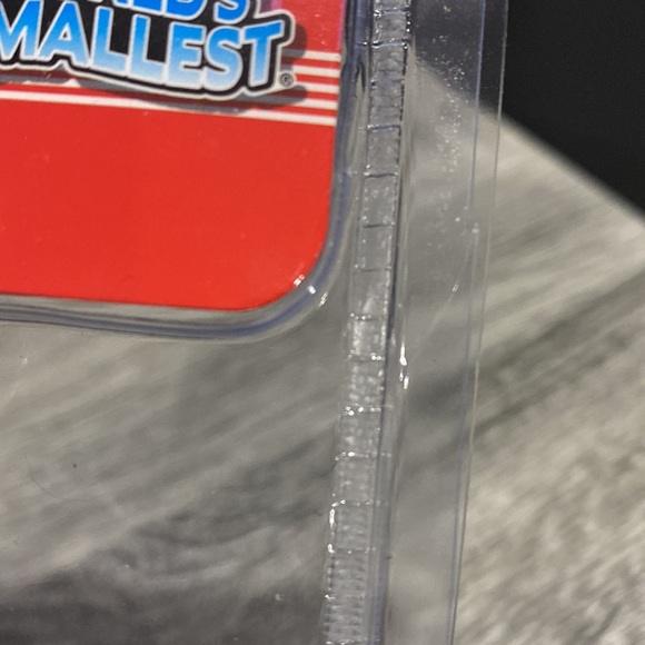 NEW: World’s Smallest Pop Culture Micro Figures: Hello Kitty in Dress - Figure - Picture 11 of 11